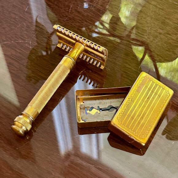Vintage Gillette Gold Safety Razor Set w/ Blade Case & Blades - Picture 3 of 15